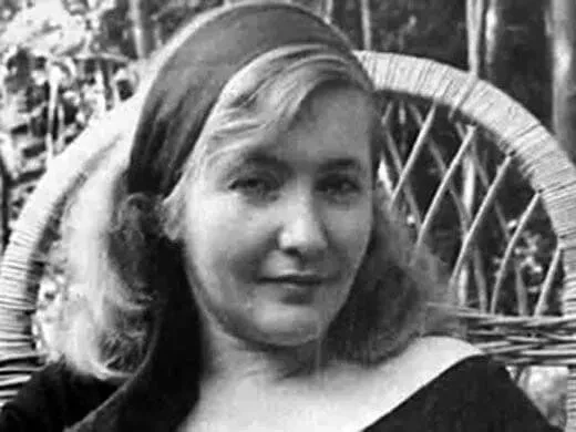 10 мая 1924 года родилась Юлия Владимировна Друнина —  русская советская поэтесса.  В семнадцать сов