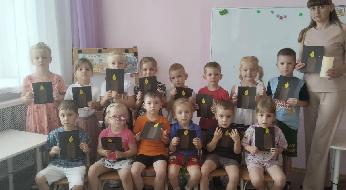 22 июня в младшей группе«Почемучки» прошло тематическое занятие, посвящённое Дню памяти и скорби.🕊️