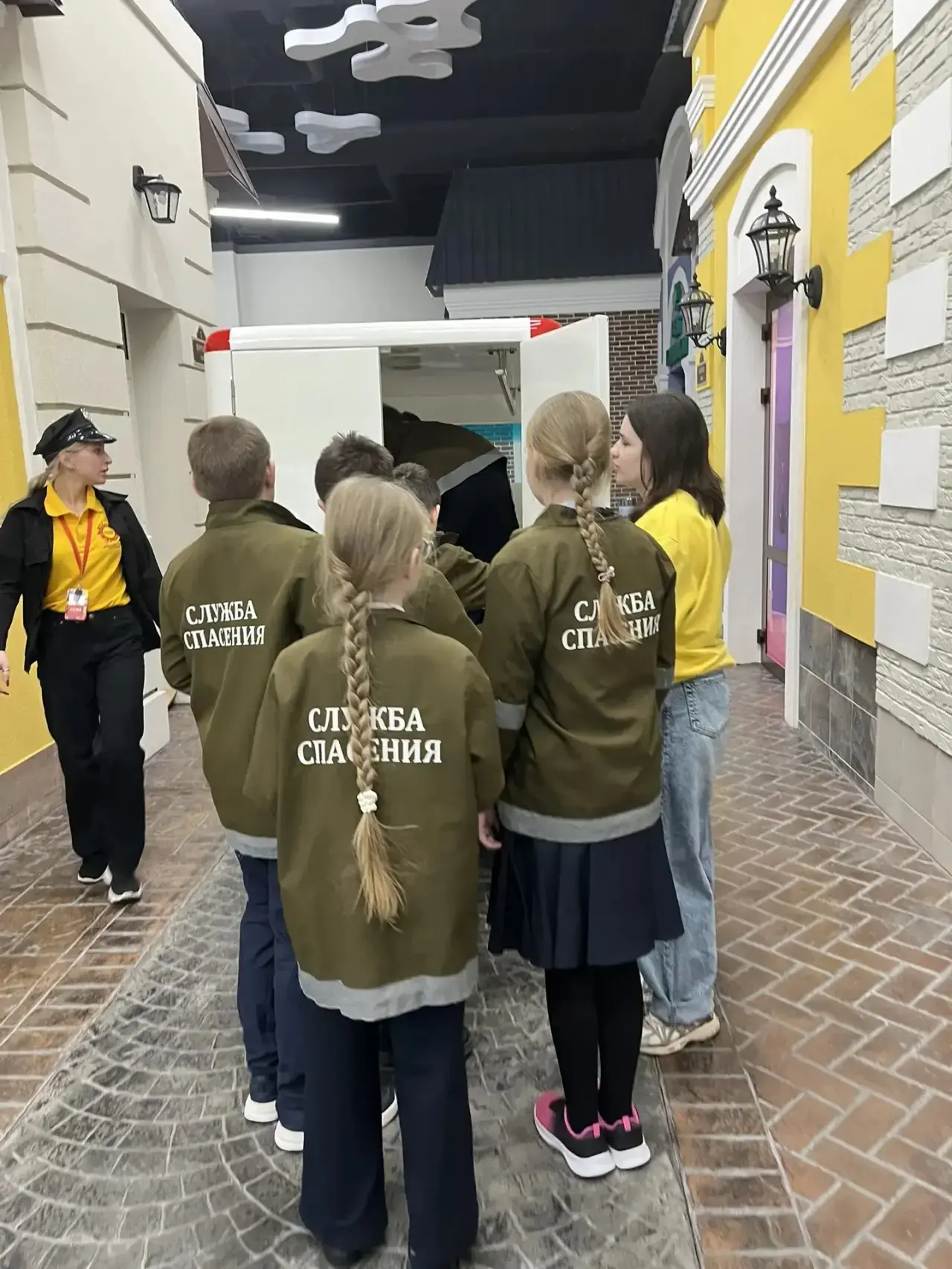 🎪 Незабываемый день 4 «В» класса!  Учащиеся отправились в увлекательное и познавательное приключение