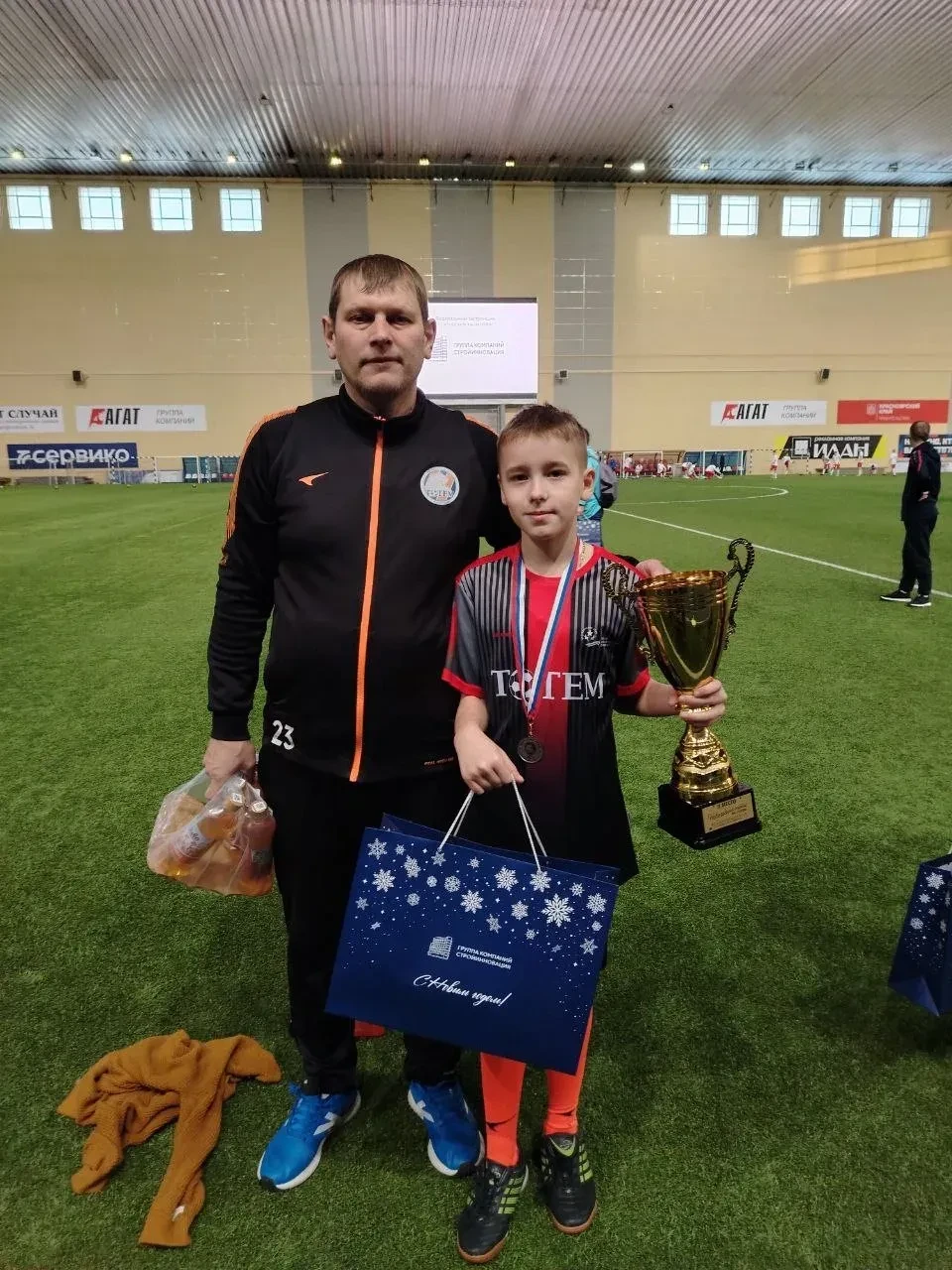 Юные футбольные звезды школы №148 покорили «Новогодний кубок»! Настоящее спортивное сражение разверн