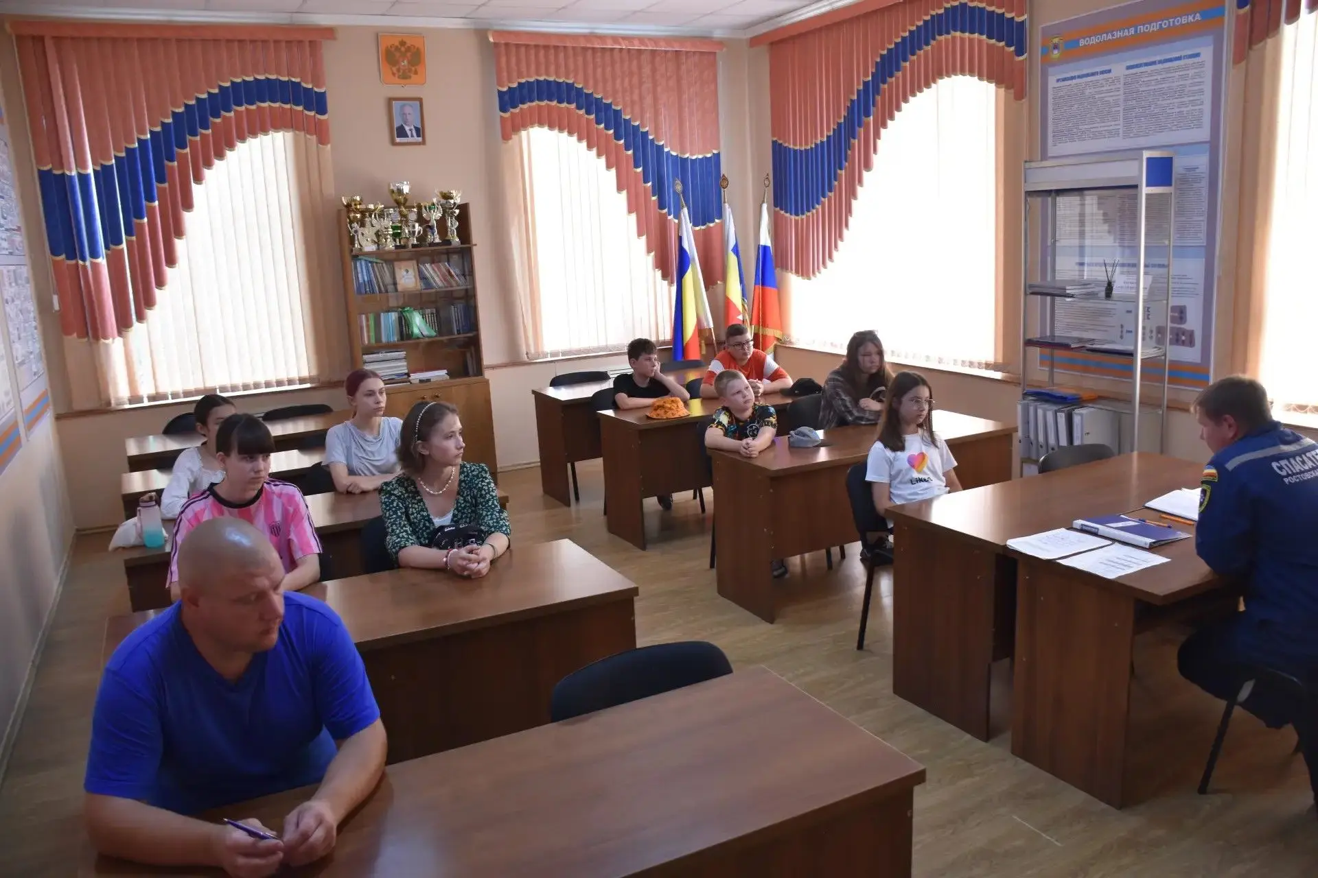 18 июня Центральный поисково-спасательный отряд провел увлекательную экскурсию для учащихся школы № 