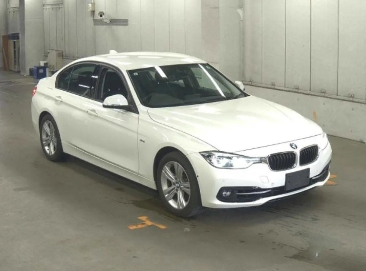 BMW 3-series 

Автомобиль из Японии 🇯🇵

✅2017 год 
✅Пробег 41.000 км
✅Бензин 1.500 см3.  (136 л.с.