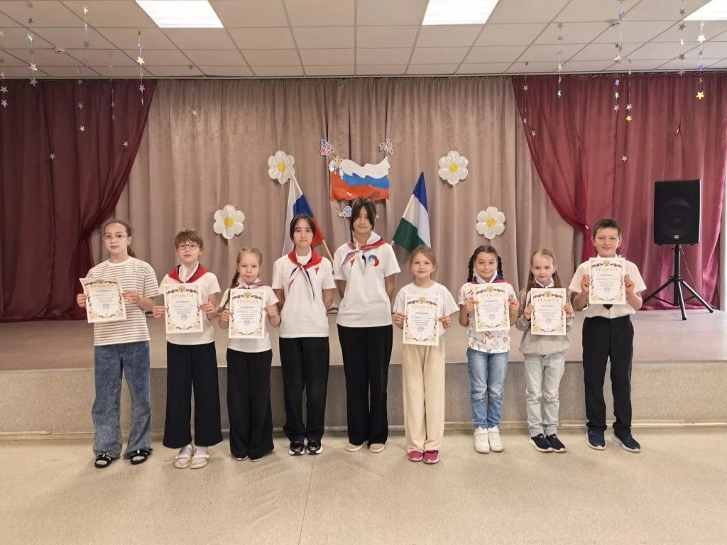 🇷🇺"Конкурс чтецов " Моя родина - Россия" 
🌳С приближением Дня России в нашем школьном лагере 11 и