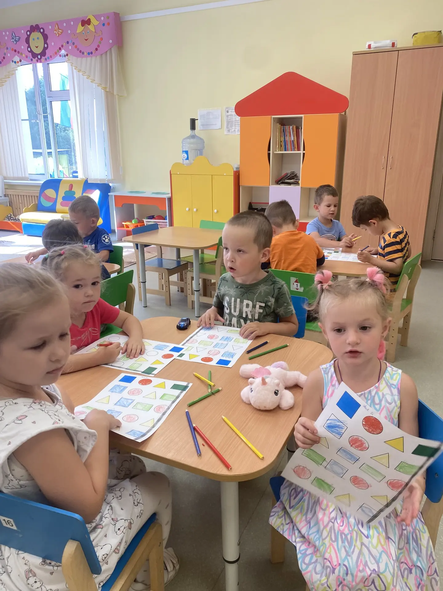 В младшей группе «Бусинки» прошло увлекательное занятие по математике «Раскрась по обра...