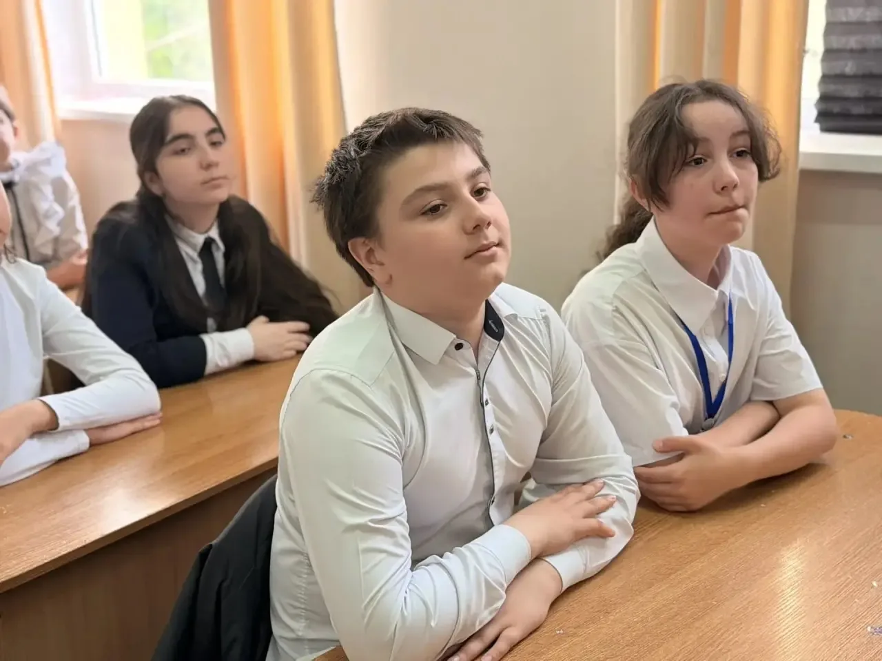 В преддверии каникул в 8Б и 5Б классах прошел Единый день профилактики. Социальный педагог Кубанова 