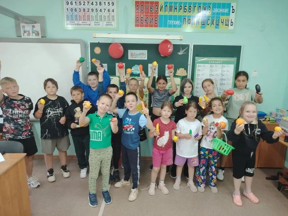 ✅ДЕНЬ ОВОЩЕЙ И ФРУКТОВ 🍏🍐🍒

✅ 16 июня в пришкольном лагере прошел яркий и полезный День овощей и 