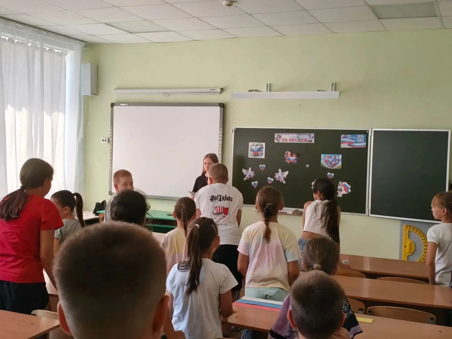 Сегодня в школе кабинет превратился в штаб спецагентов, а наши ученики — в настоящих ис...