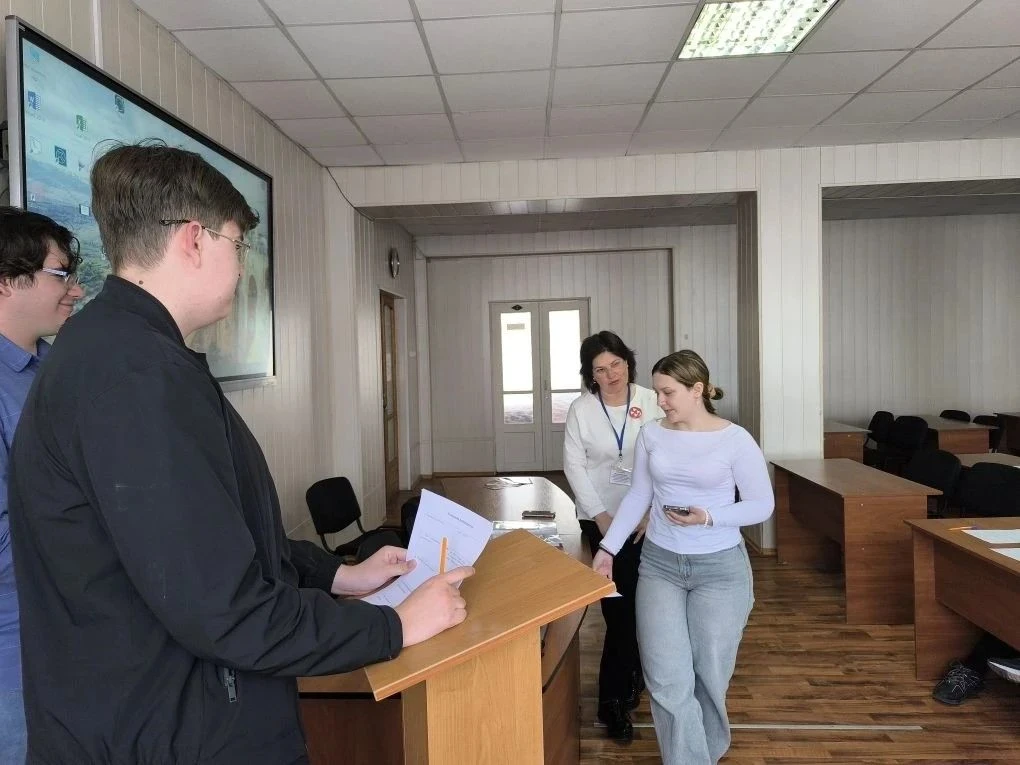 📖 В рамках работы молодёжного клуба «Ты в Центре» бердянским Кадровым центром был проведён профи-мот