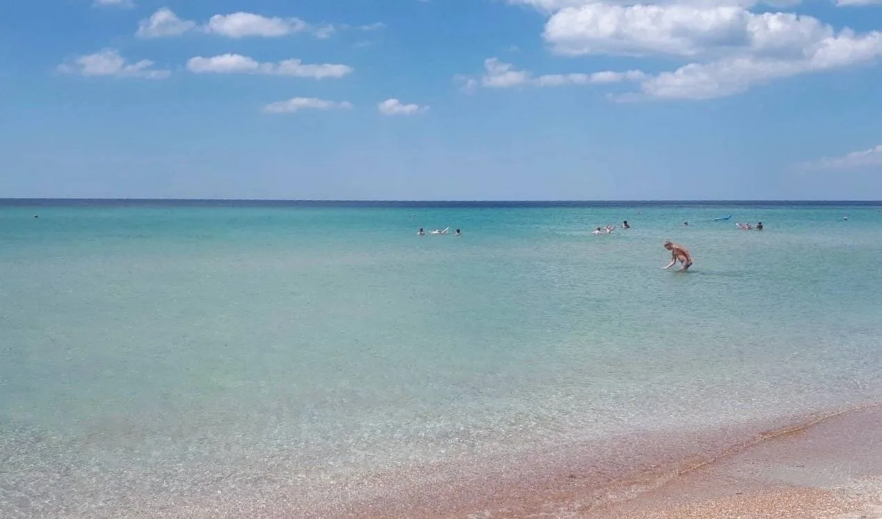 #КРЫМ #ШТОРМОВОЕ  🌊Голубое море и белый песок - как на Мальдивах! Недорогие номера у моря🌞   Планиру