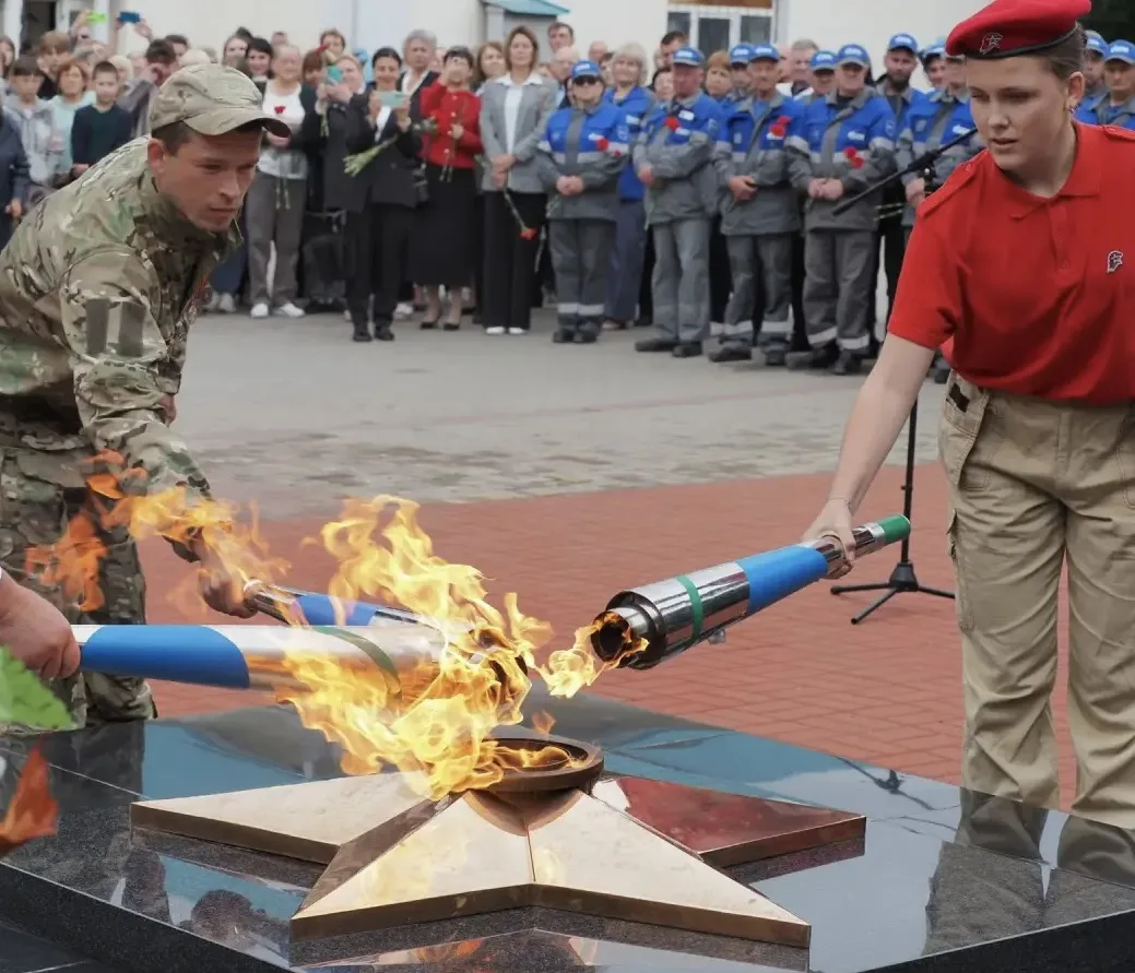 На обновленном мемориальном комплексе в Спас-Деменске впервые зажегся Вечный огонь.

Священное место