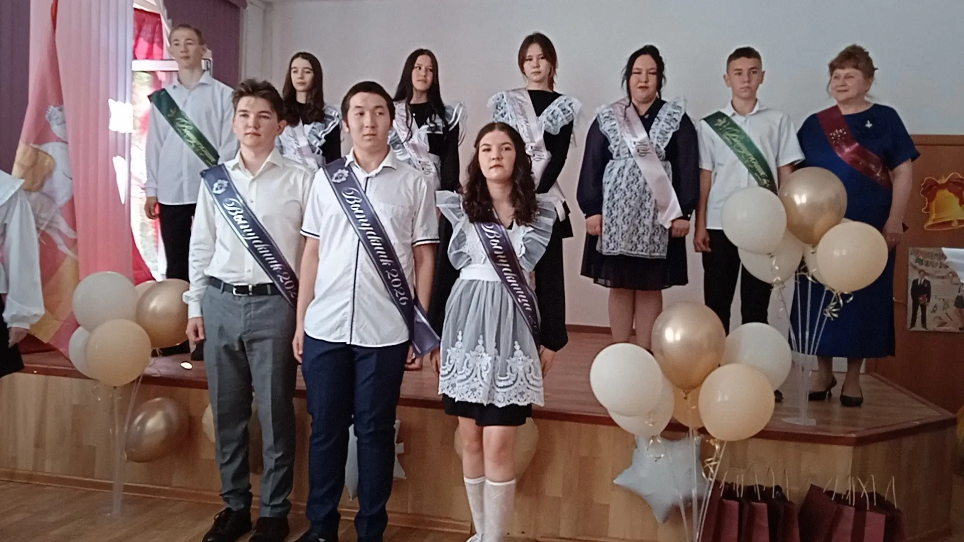 🔔 Последний Звонок 2026

Кажется, ещё вчера вы робко переступили порог школы с огромными букетами, 