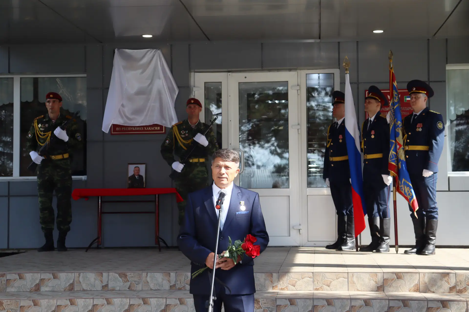 В УФСИН России по Республике Хакасия состоялась торжественная церемония открытия мемори...