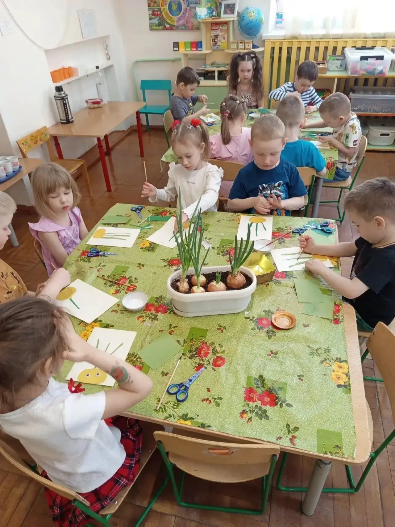 🌿 Наблюдение за живой природой приносит массу удовольствия!
Недавно мы посадили зелёный лук на подо