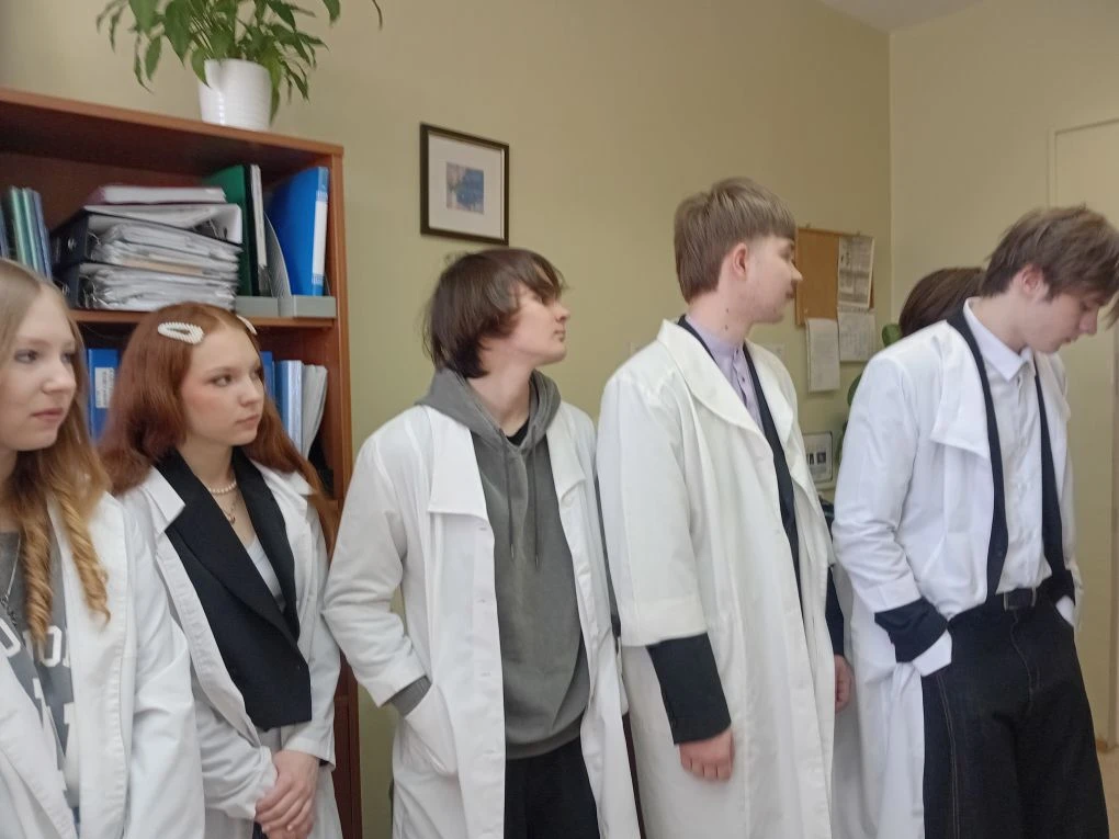 🔬 В рамках профориентационной работы учащиеся 10 «Б» класса вместе с классным руководи...