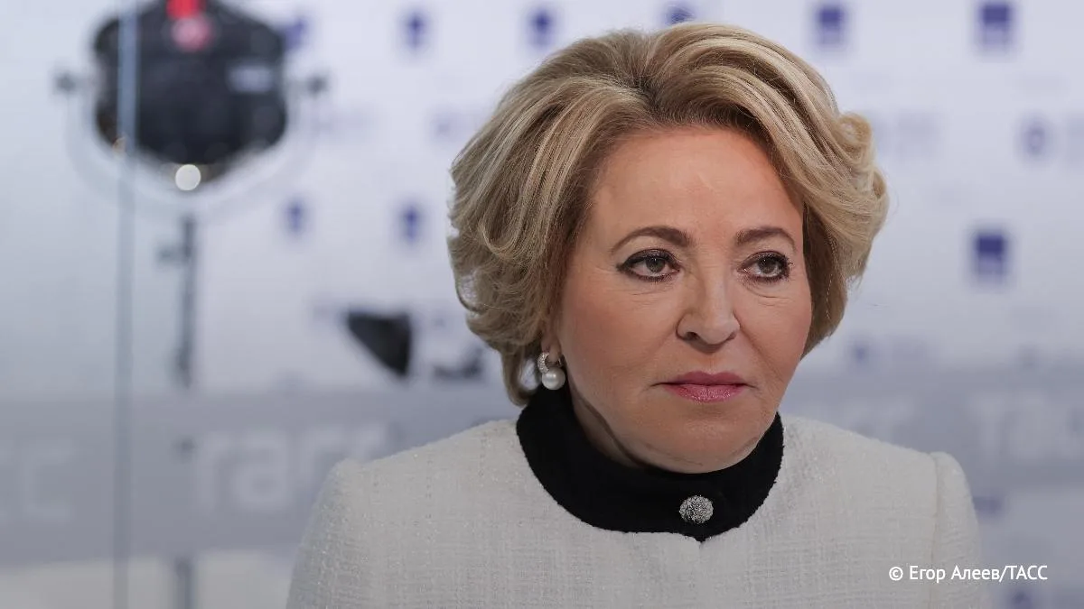 Председатель Совета Федерации Валентина Матвиенко поздравила мэра Кисловодска Евгения М...