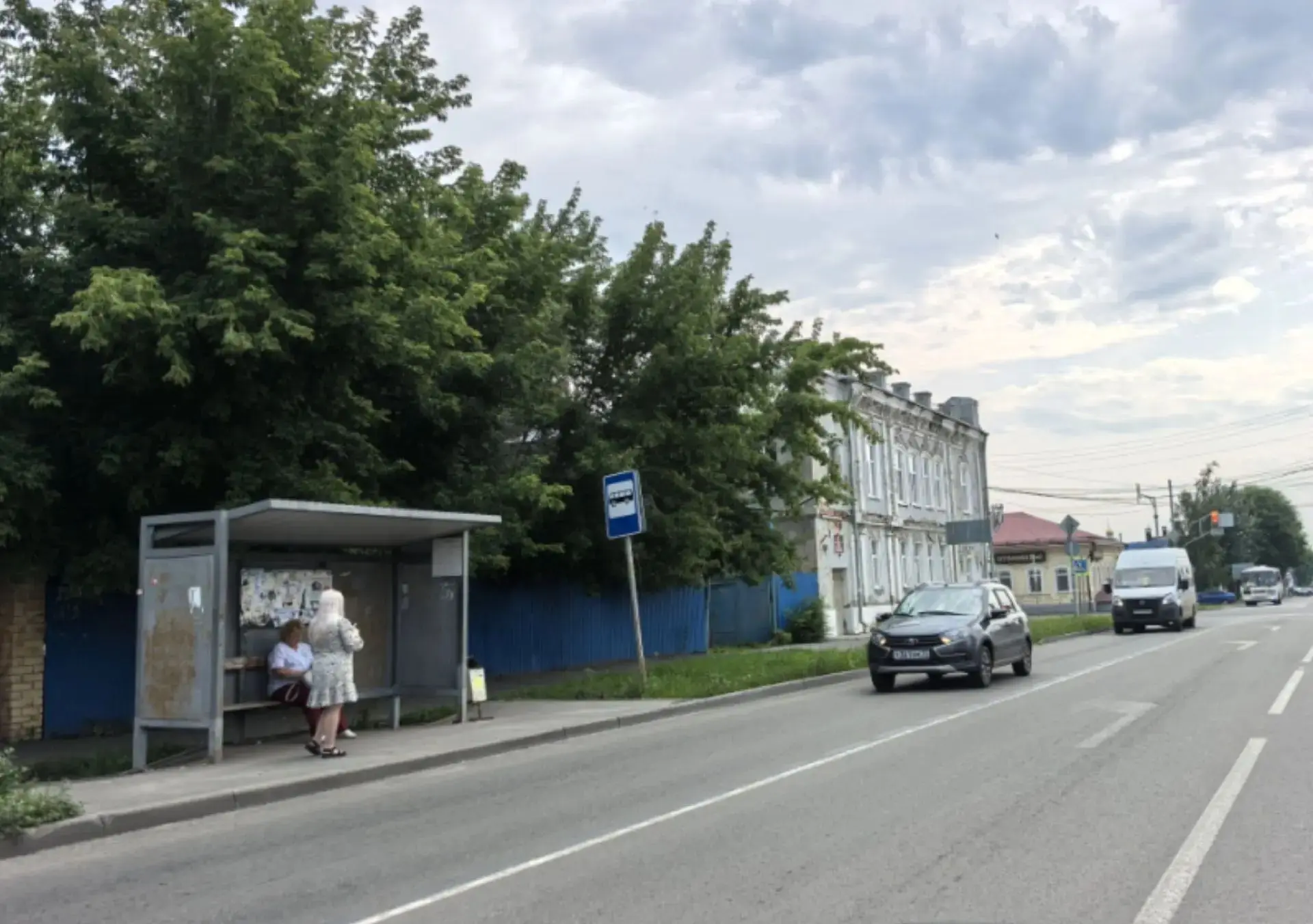 Целесообразность этой автобусной остановки, как впрочем и наличие логики её создателей просто зашкал