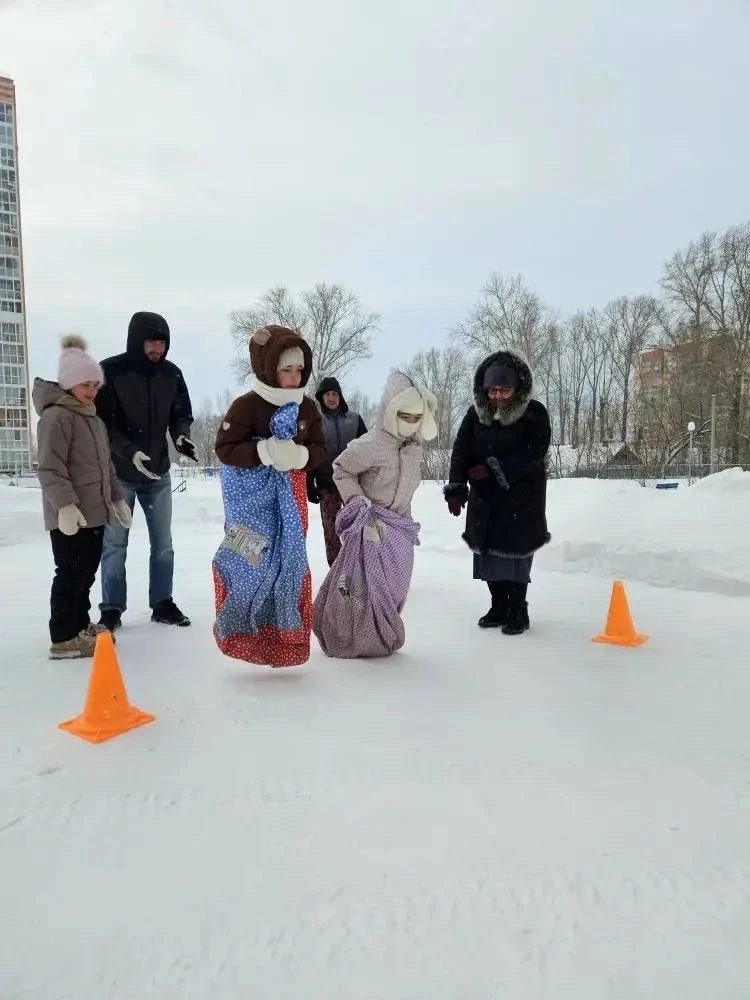 «Тайны рождественского катка»: яркое открытие зимнего сезона в СОШ  № 16!  6 января в СОШ № 16 состо