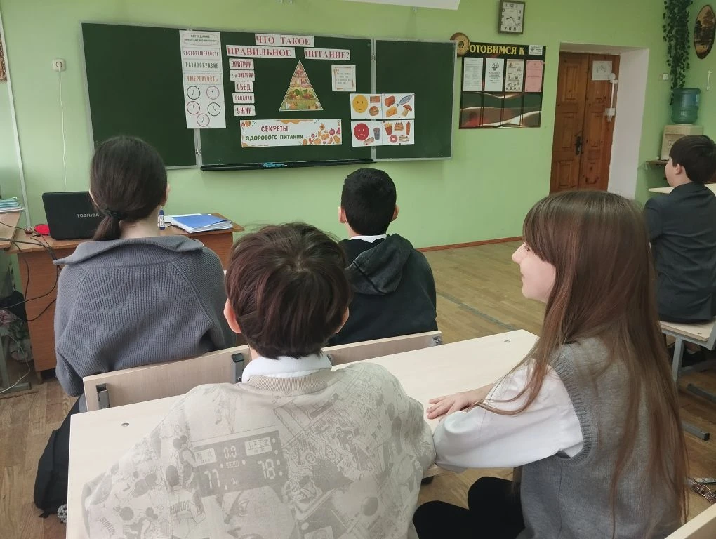 ✅Сегодня нашей гимназии завершилась невероятно вкусная и полезная "Неделя здорового питания"! 🍎  🥕Мы