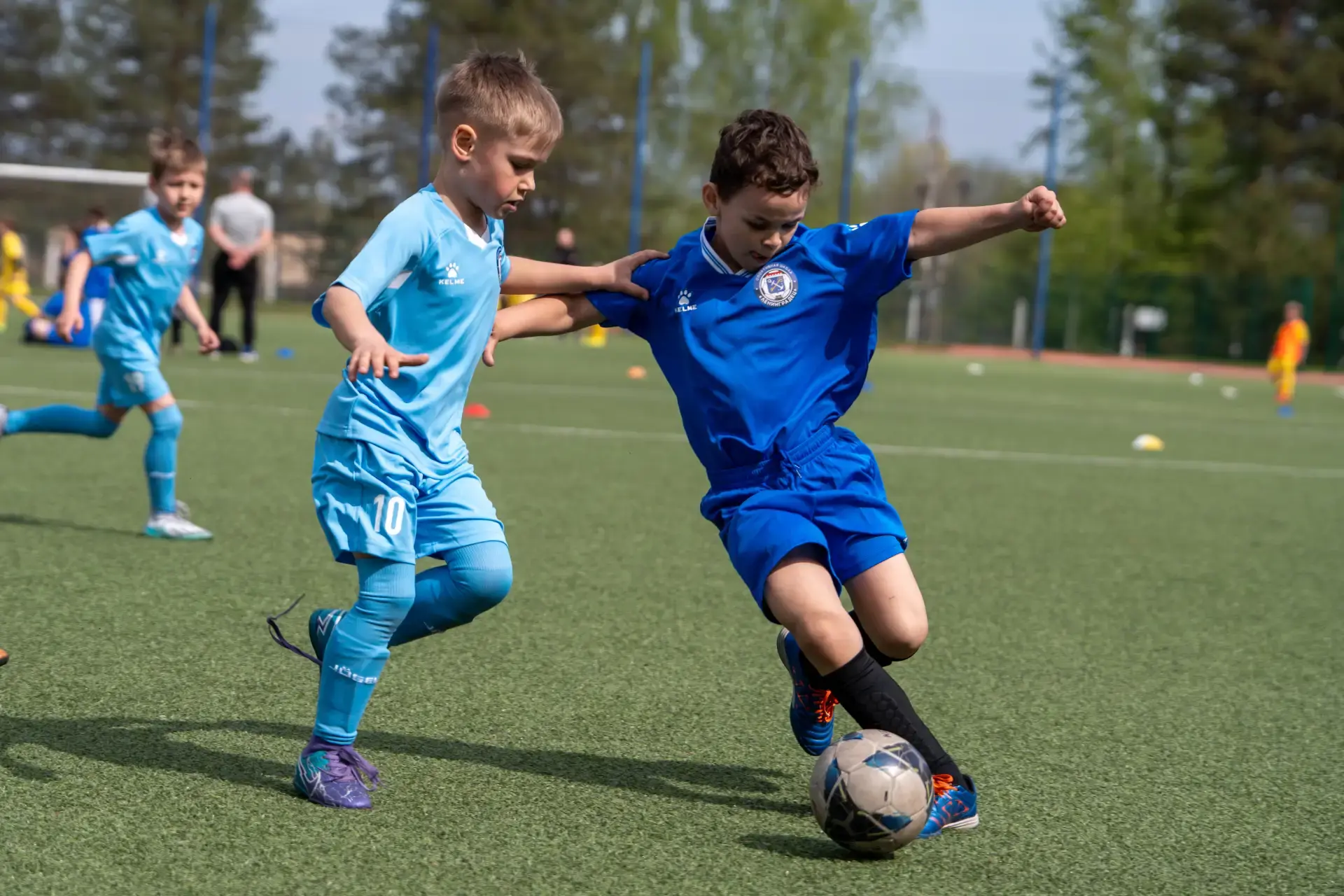 ⚽️ Футбол объединяет юные таланты!  В детском центре «Россонь» прошёл большой спортивный фестиваль в