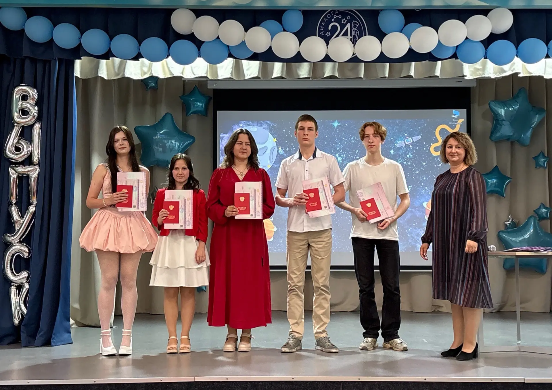 Сегодня особенный день — у наших 9-классников выпускной! 🥳

Позади 9 долгих, но таких стремительных