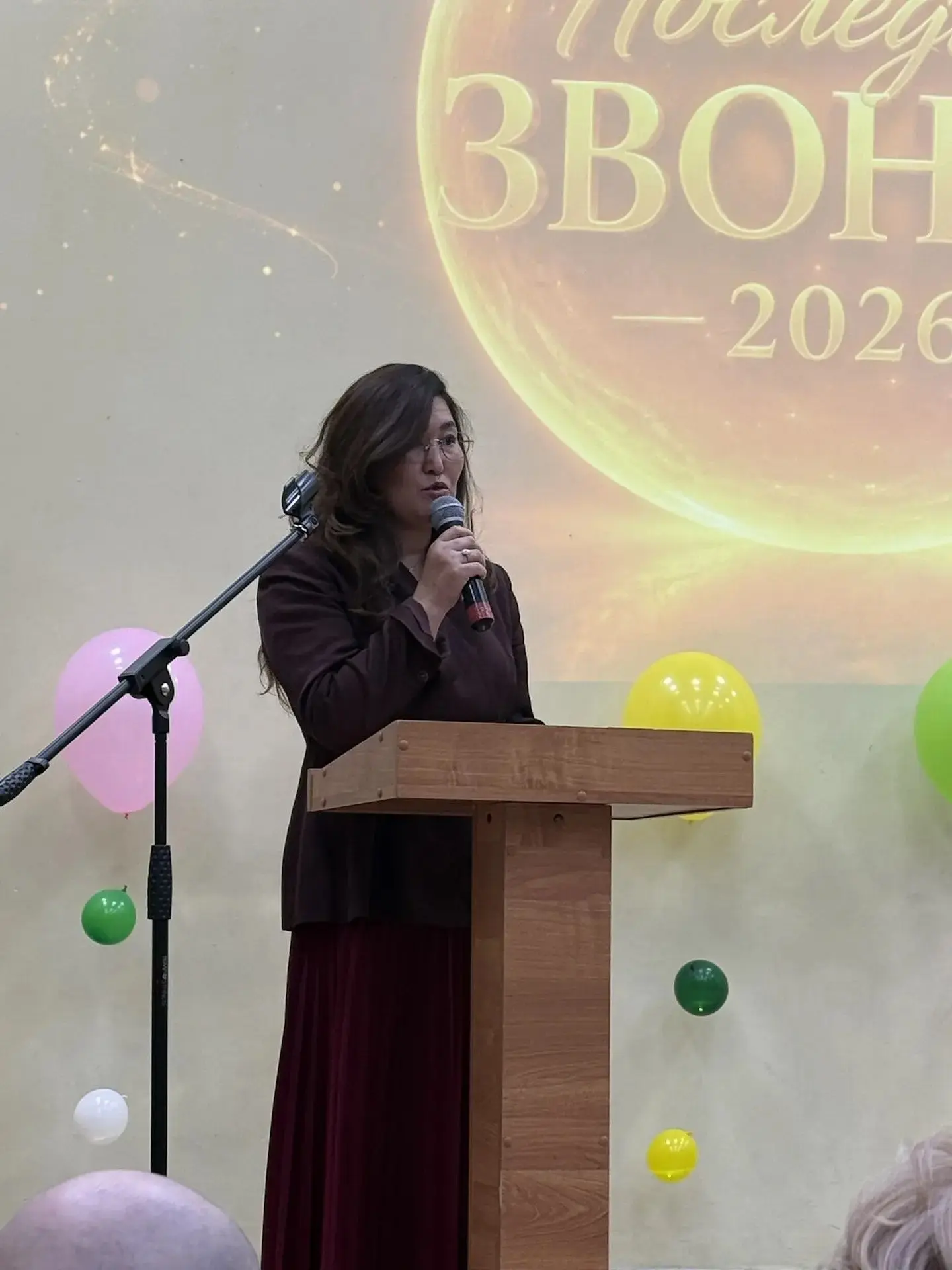 🔔✨ Первый заместитель министра Аида Антонова поздравила выпускников школы № 15 с Последним звонком
