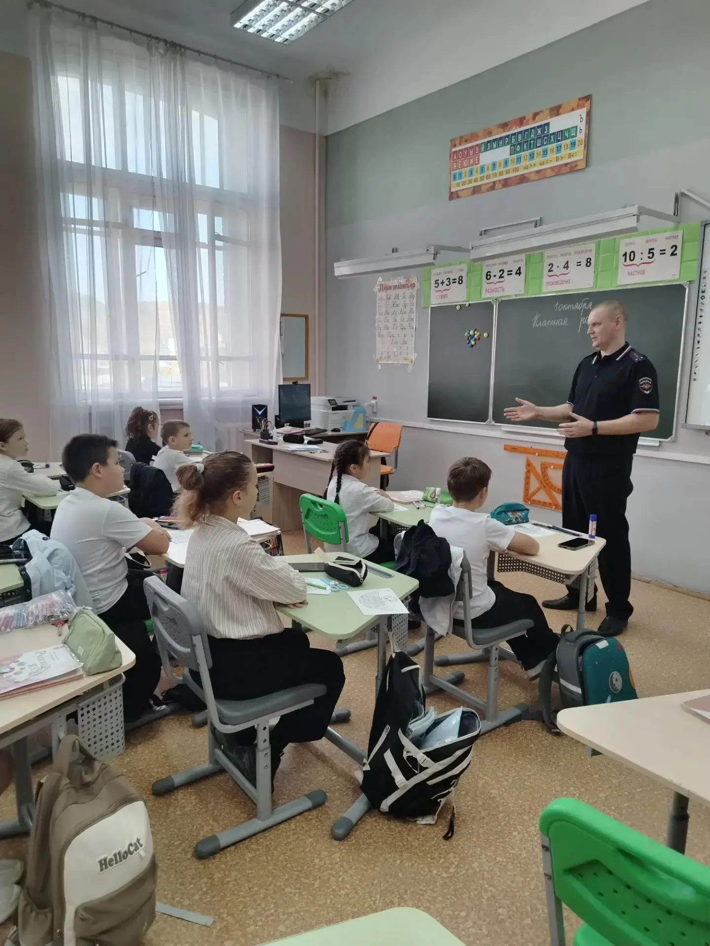 🚦 Безопасность начинается с простого разговора: встреча с инспектором ГИБДД 🚦
