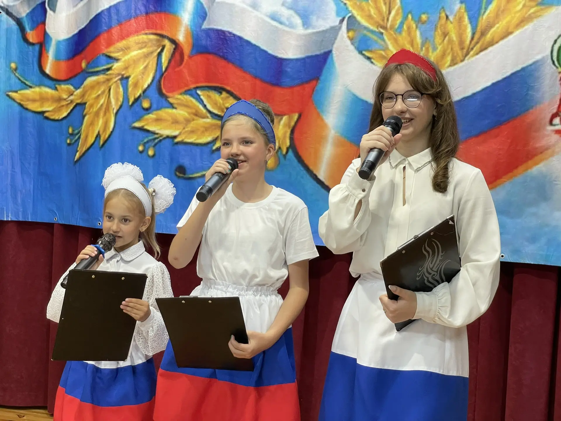 Россия — это мы: голос разных поколений! 🇷🇺

📍Концертная программа «Россия - это мы» прошла ярко 