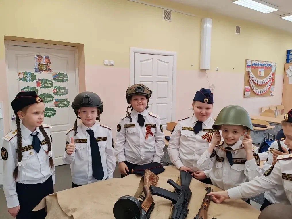 ✨ Встреча поколений ✨ 🎖️ Вчера в рамках курса внеурочной деятельности «Орлята России» и трека «Орлят