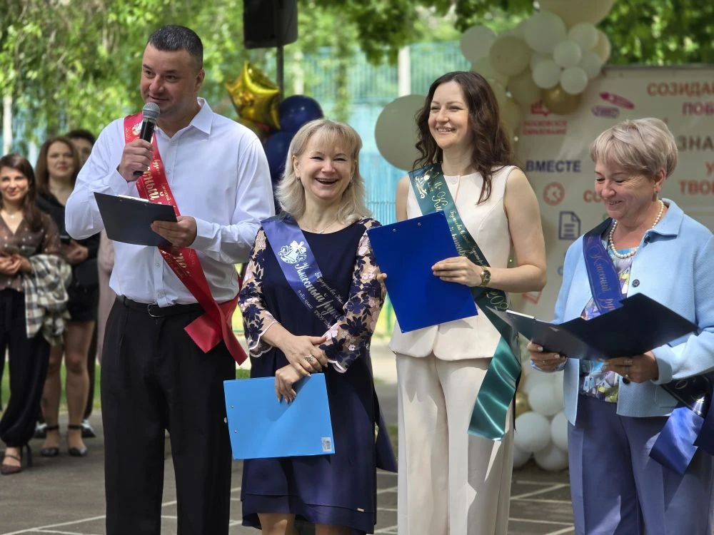 🎓 Этот звонок — как старт перед финишной прямой  🔔 Сегодня в 1 корпусе нашей школы прошла торжествен