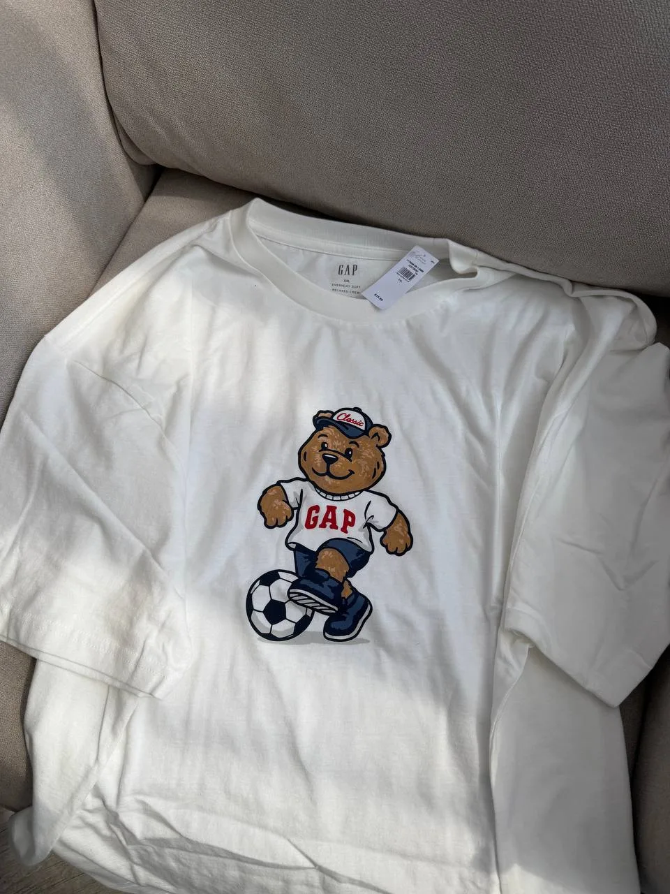 В наличии мужская футболка Gap