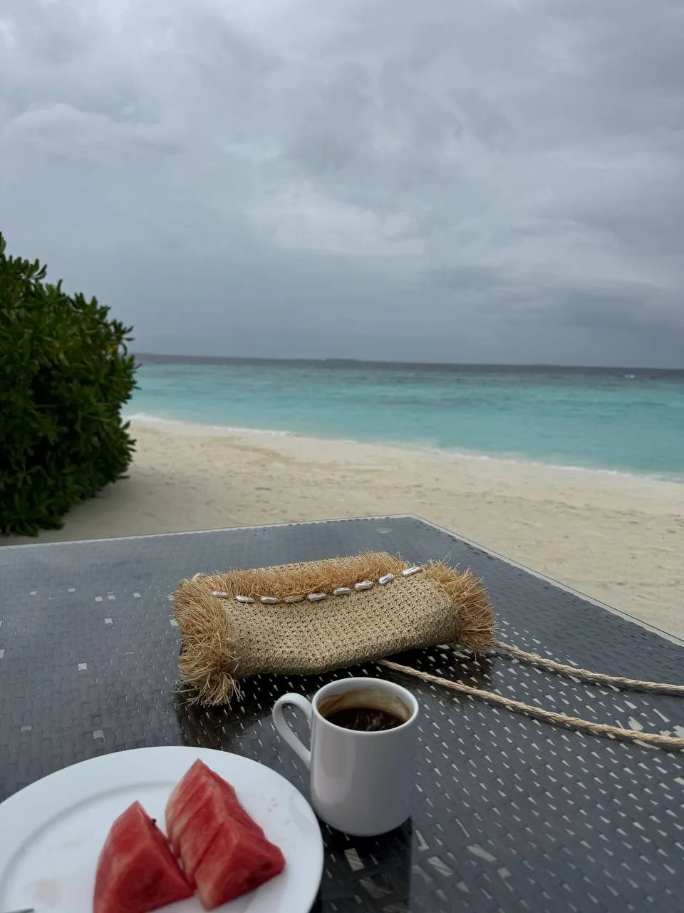 Доброе утро🏝️

Любимая погода на островах - пасмурно и облачно, можно гулять, дышать океаном, плава