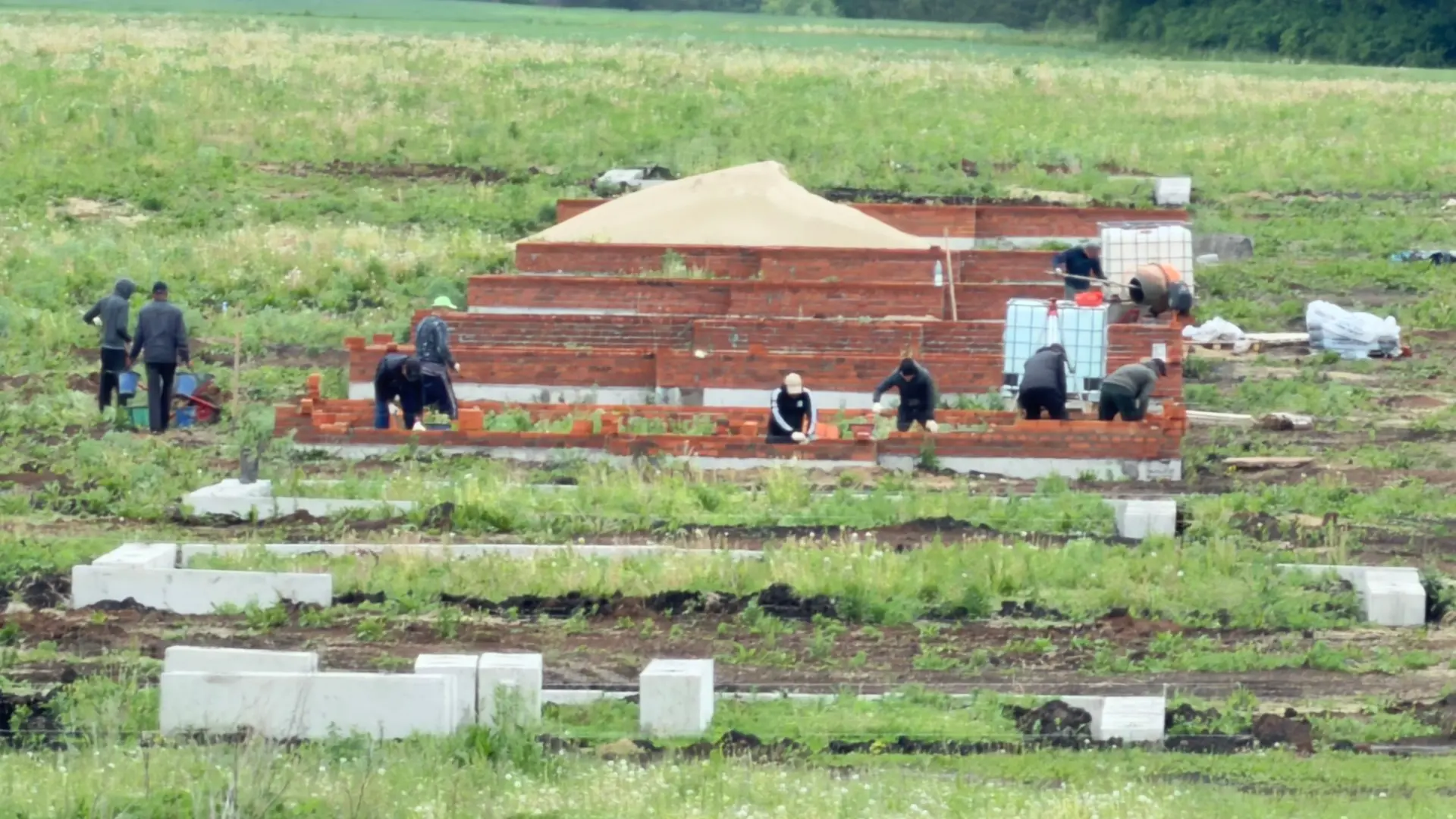 В Старом Чурилино началось строительство жилого комплекса для аграриев! 🏠🌾
