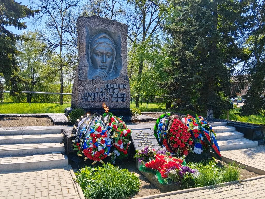 Сегодня в селе Ряженое у мемориала прошёл торжественный митинг, посвящённый 81‑й годовщ...