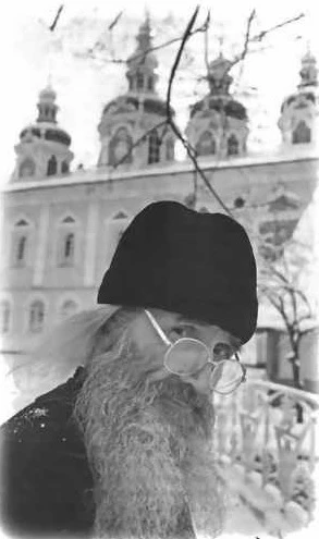 Помню, как-то зимней ночью мы, просидев допоздна в гостях у кого-то из братии на дне Ан...