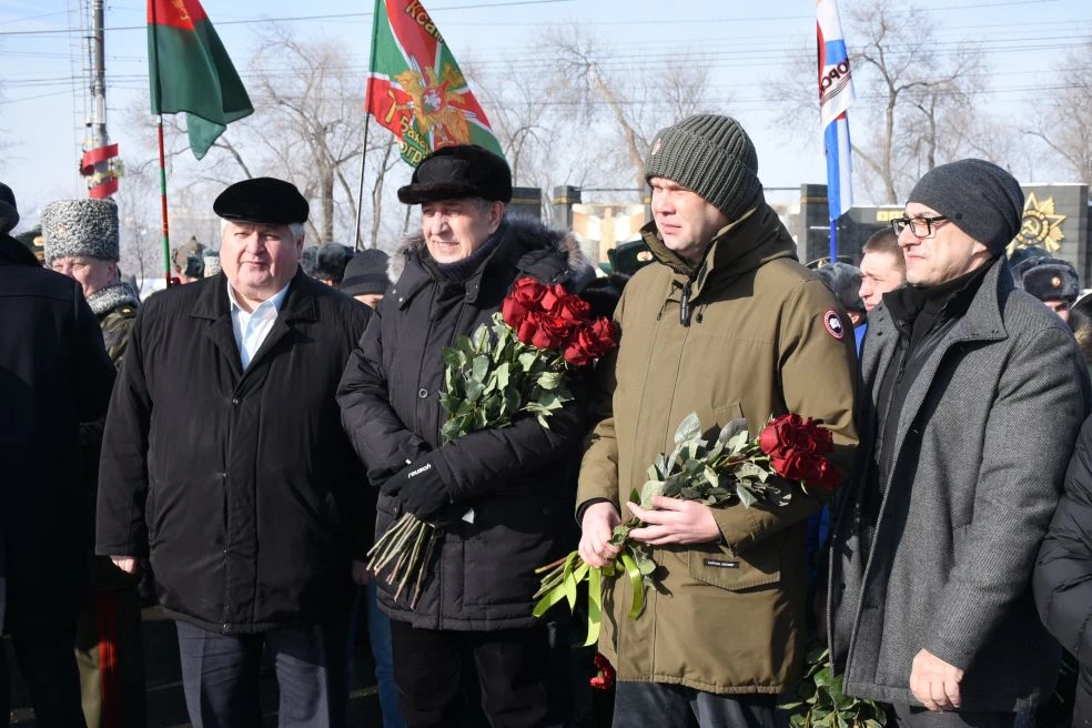 С Днём защитника Отечества!   Сегодня праздник славы, мужества и стойкости. 23 февраля объединяет вс