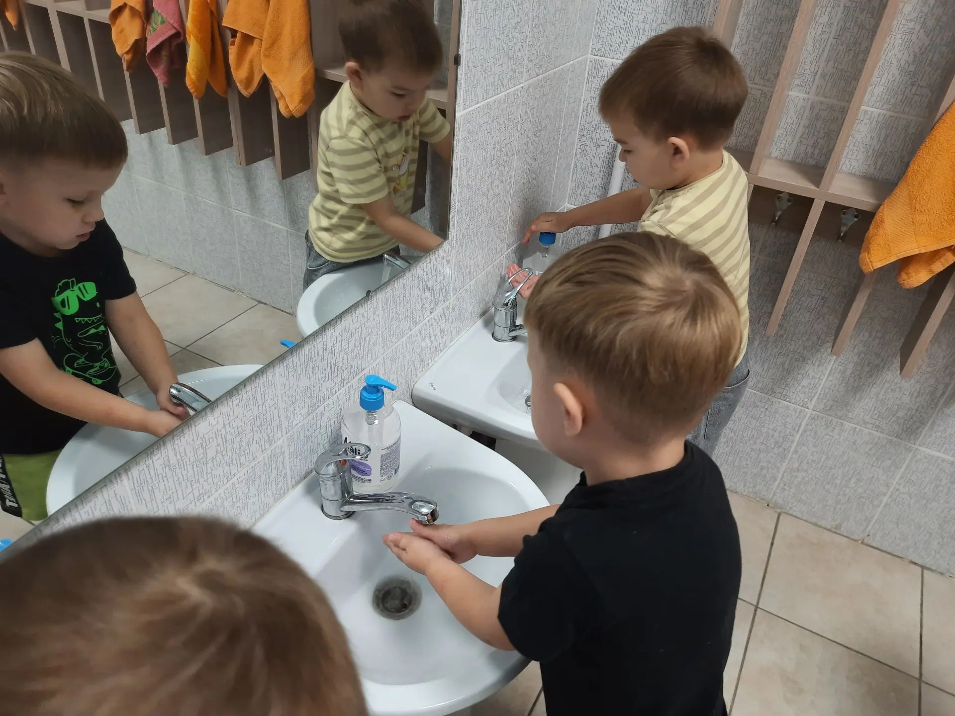 Наши «почемучки» стали старше! 🧒🤗Наши ребятишки из второй младшей группы заметно повз...