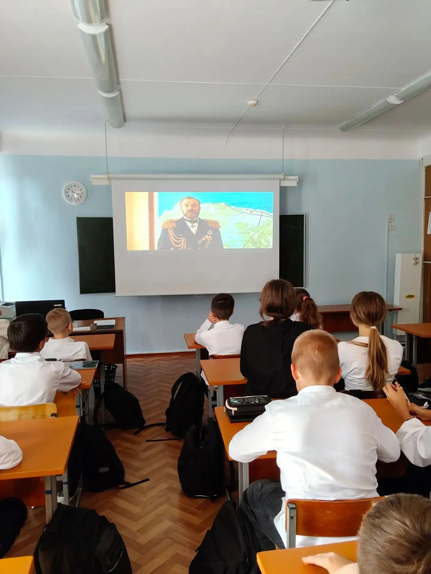 Утро 7 сентября в  школе началось не с обычных звонков, а с важных разговоров.