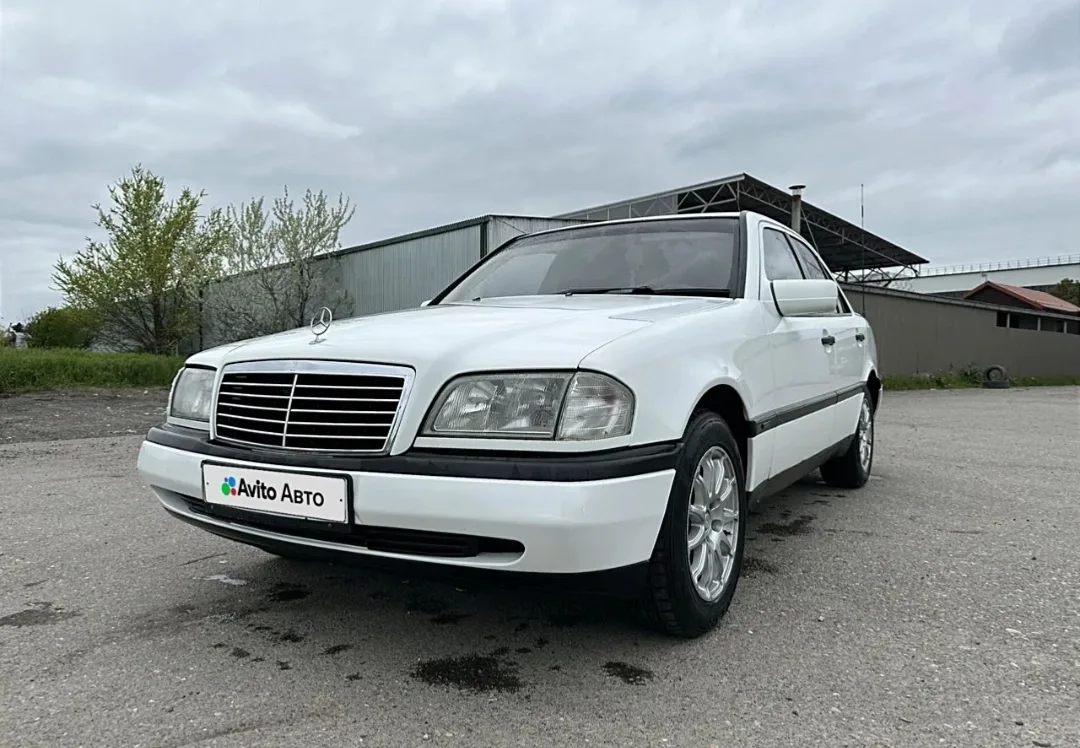 В продаже C180 w202 практический  весь в заводском окрасе, мотор коробка отлично, гнилы...