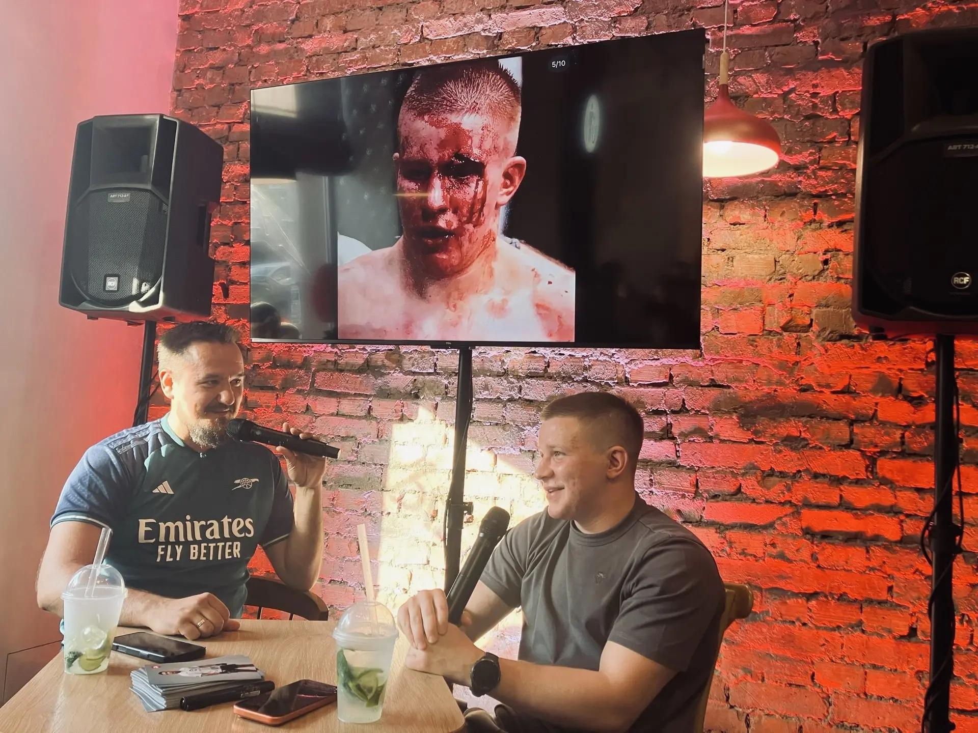 В Петрозаводске прошла встреча с бойцом UFC Марком Вологдиным  20 мая около 60 горожан собрались в п