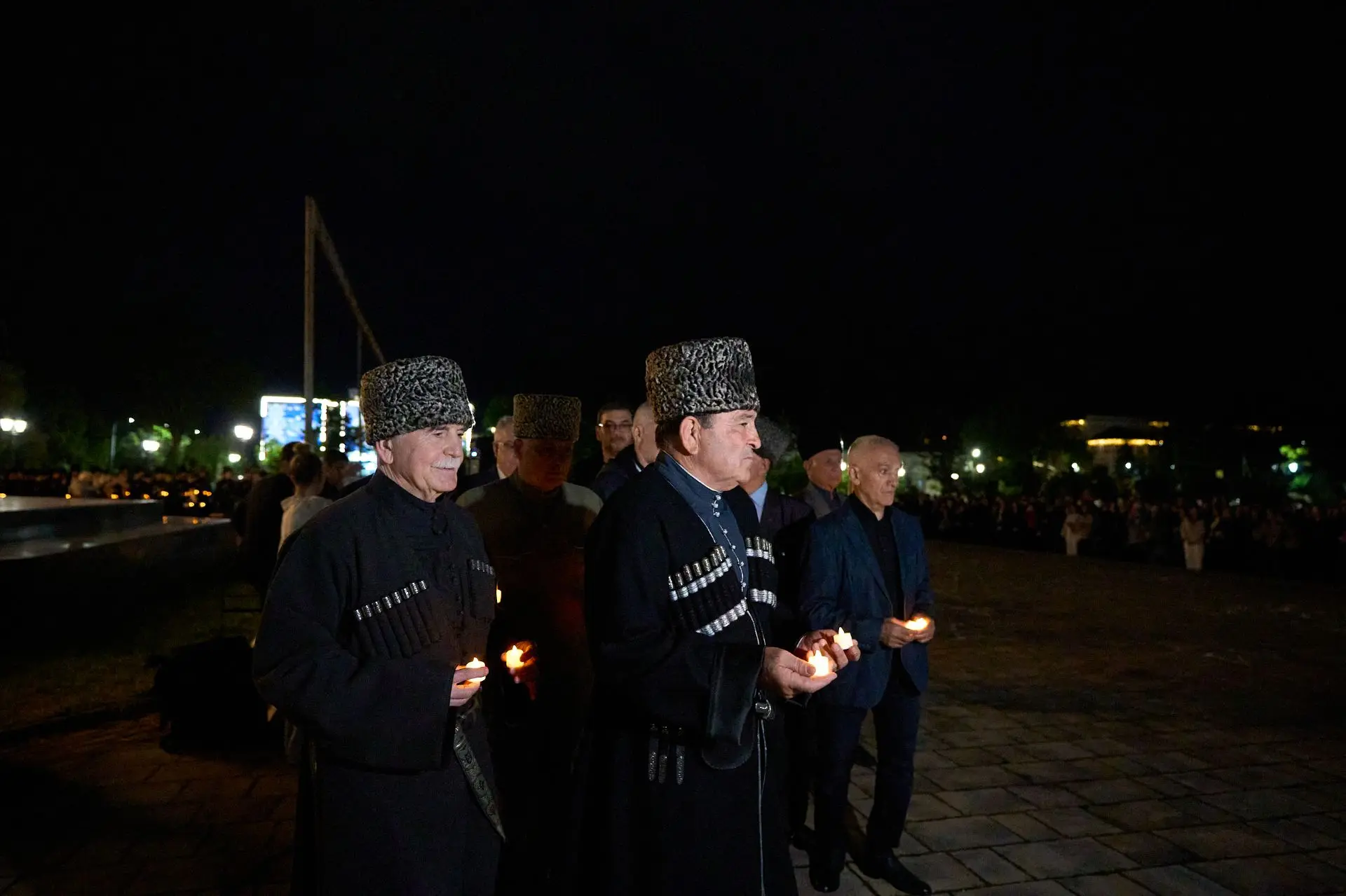 На площади «Единение и согласие» состоялась акция «101 свеча» посвященная Дню памяти и ...