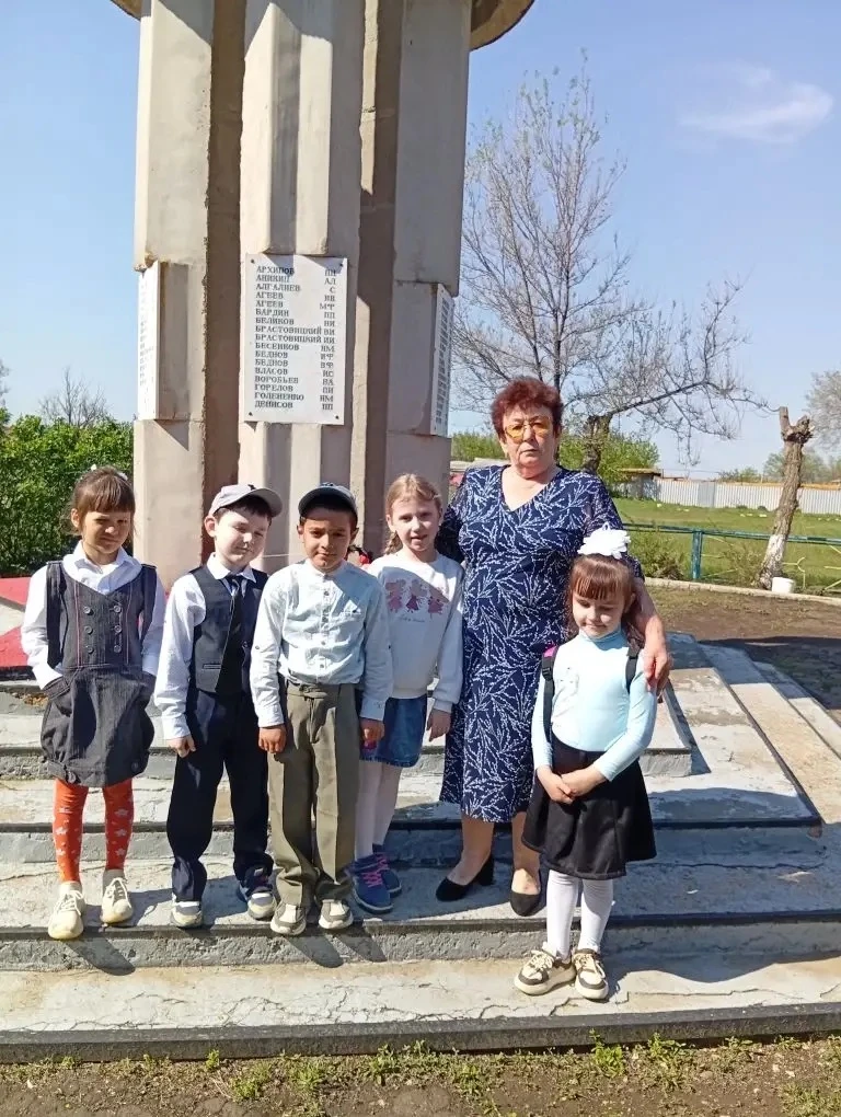 С Днём Победы!
Этот праздник объединяет поколения, наполняет сердца благодарностью и напоминает о ве