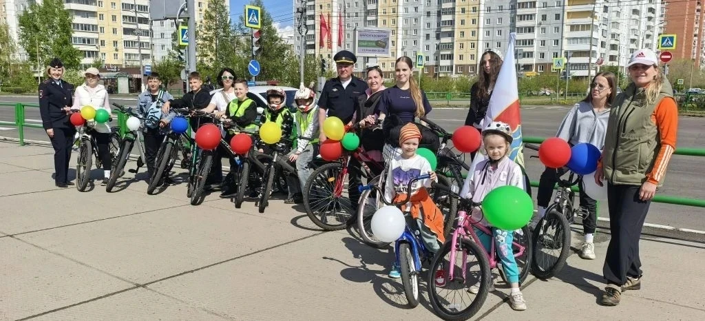 🚴‍♂️ Парад велосипедов и самокатов: праздник с пользой для безопасности!

Сегодня отряд ЮИД вместе 