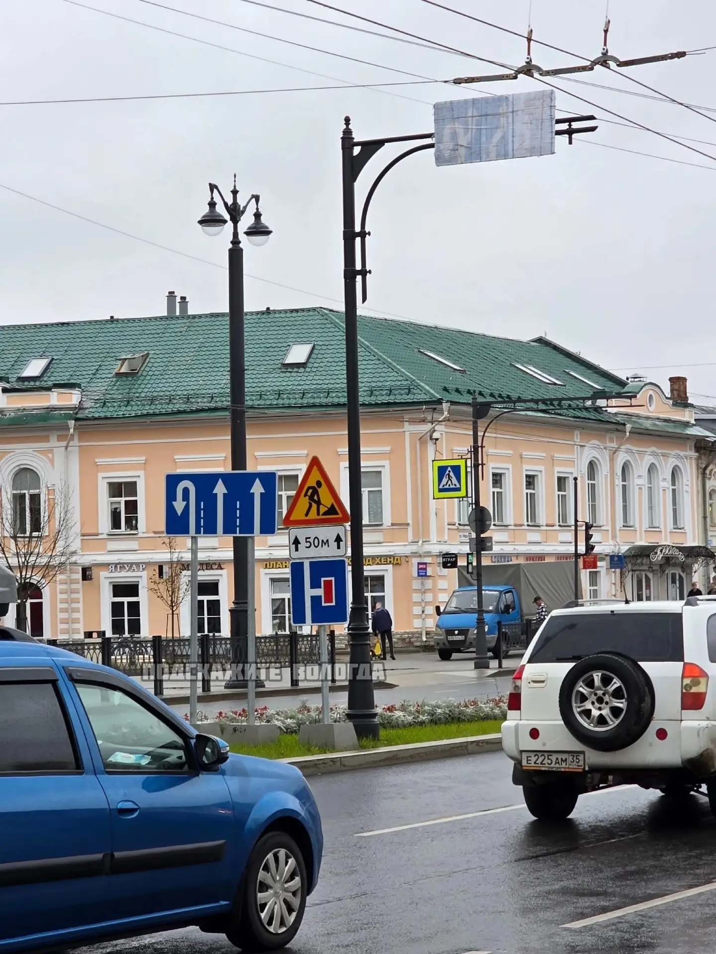 Уважаемые автомобилисты. Обратите внимание, что на Мира/Козленской левая полоса только ...
