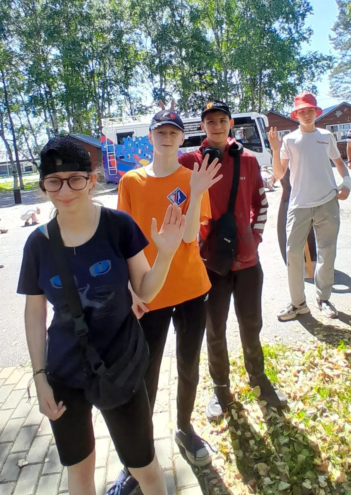 🎉☀️ Отряд 2 зажигает в парке «Мир» на «Ярких красках лета»! ☀️🎉

🥳 Наши исследователи лета побыва
