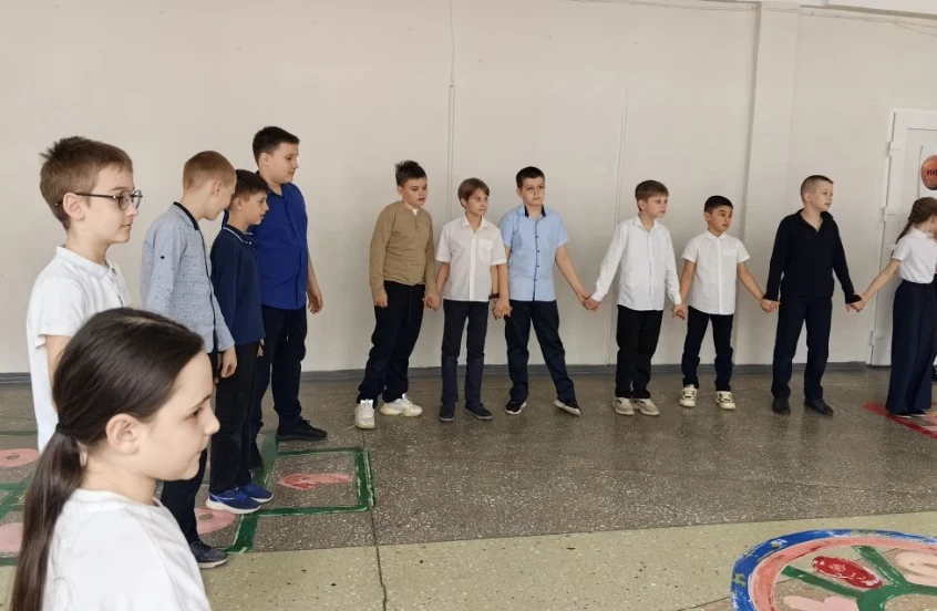 Учащиеся 3 "А" класса приняли участие в Квесте "Космодень".    Отряд  "Земляне," выполнили все задан