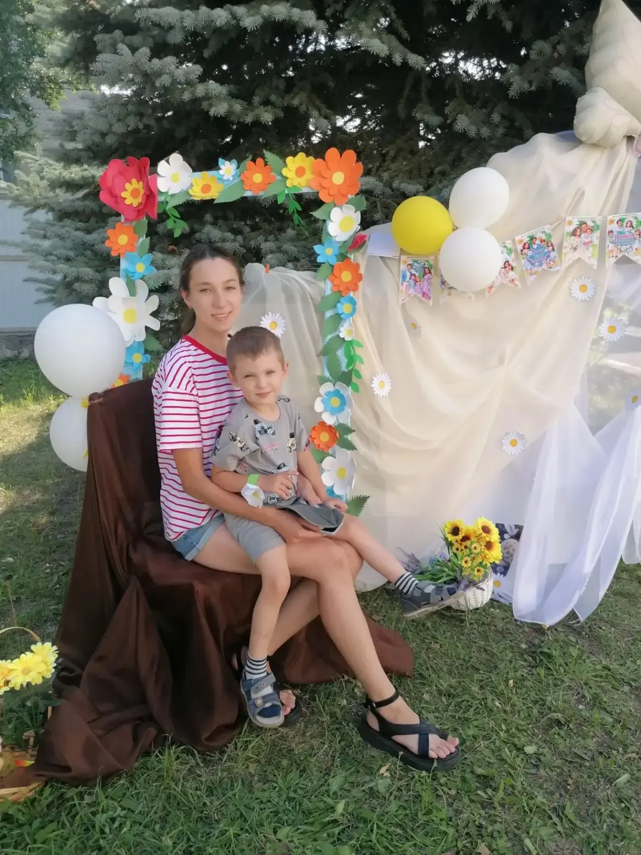 🌼 Белый цветок надежды и любви — в нашем детском саду «Огонек»!
Сегодня вся страна отмечает один из