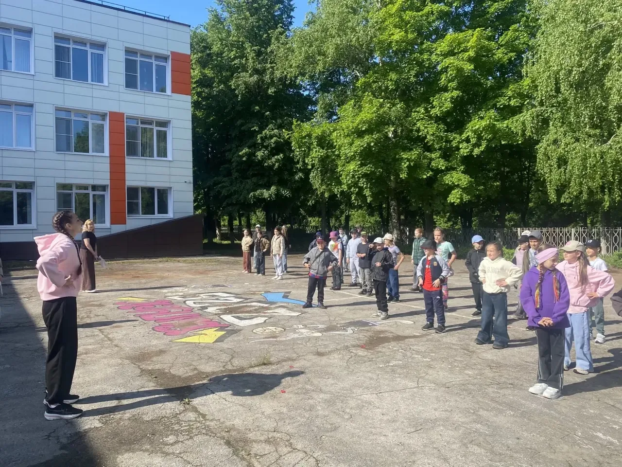 ПЕРВЫЙ ДЕНЬ В ЛАГЕРЕ: Заряд бодрости, творчества и веселья! ☀️

Ура! Наш лагерный день начался с сам