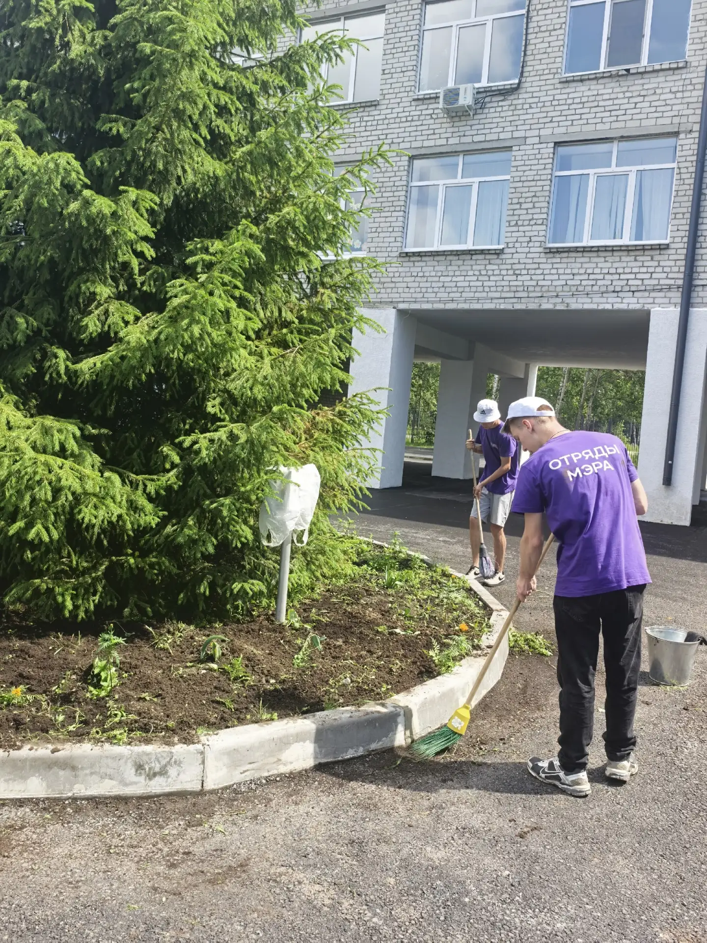 🌼 Отряды мэра радуют своей активностью и трудолюбием, вкладывая силы в процветание нашей любимой шк