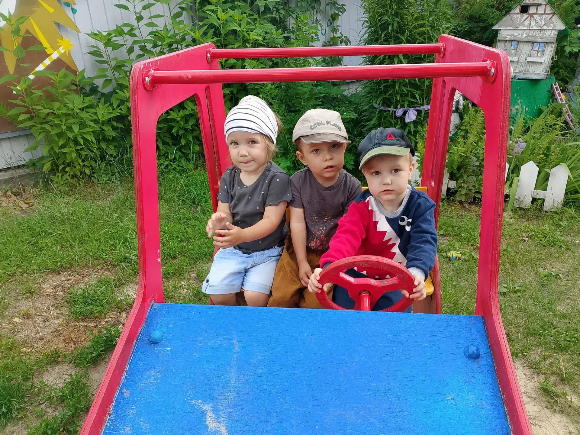 Вот оно какое, наше лето! Летняя прогулка в группе раннего возраста ''Капельки'' - это радость, хоро