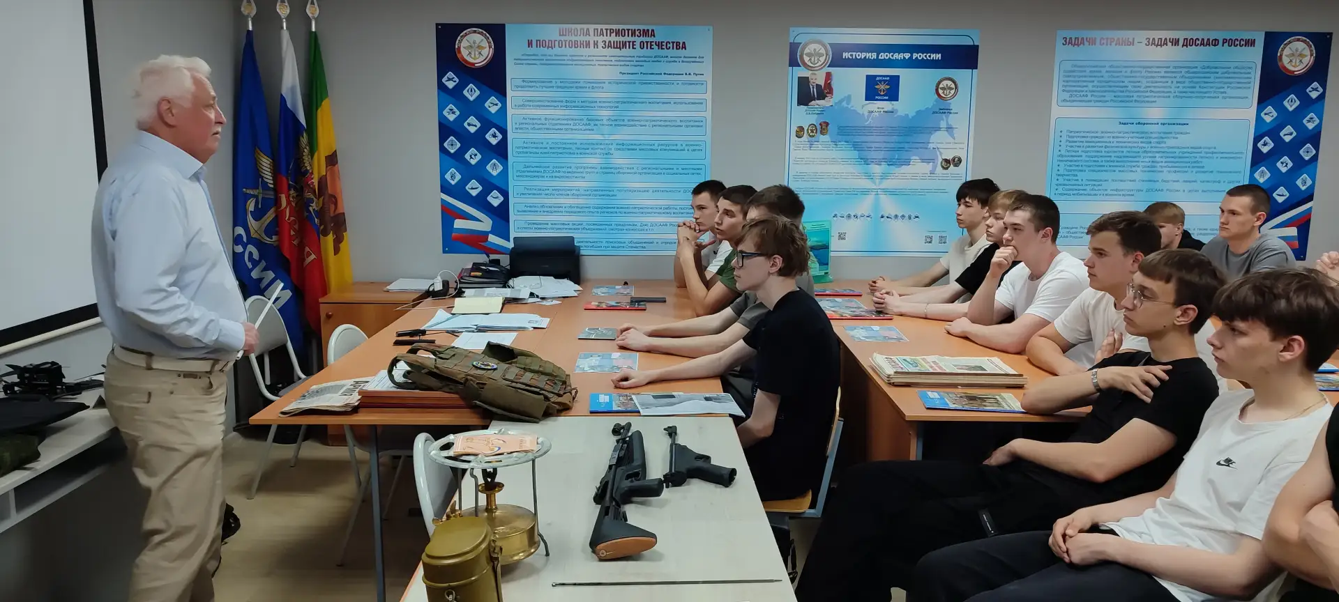 Уроки мужества 🎗  Студенты ИТ-колледжа гр. 25ПТ12 совместно с преподавателем Кузнецовой Е.А. посетил